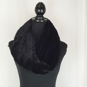 COPY - Fuzzy black soft faux fur infinity scarf NWOT